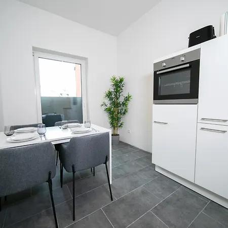 Deluxe - 1 & 2 Bedroom - Zentral - 10 Min Messe Apartment *