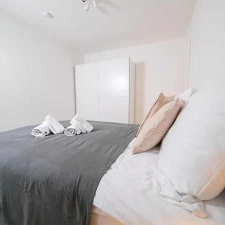 Deluxe - 1 & 2 Bedroom - Zentral - 10 Min Messe * Dusseldorf