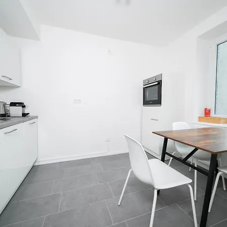 Deluxe - 1 & 2 Bedroom - Zentral - 10 Min Messe Apartment *